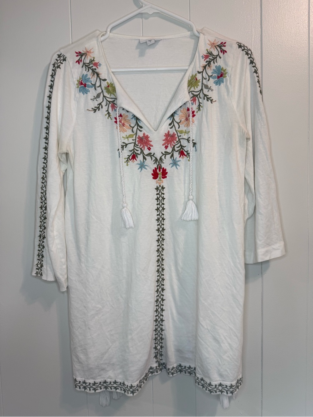 J Jill Woman’s Small White Embroidered V-Neck Tunic Floral Detail Boho, Coastal